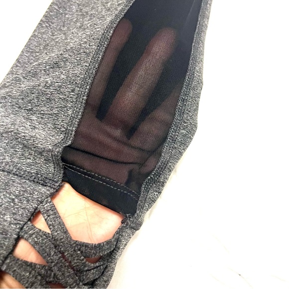 NWT 90 DEGREE BY REFLEX HI RISE GREY CAPRI LEGGINGS with MESH & RUBBER INSERTS - Picture 5 of 9